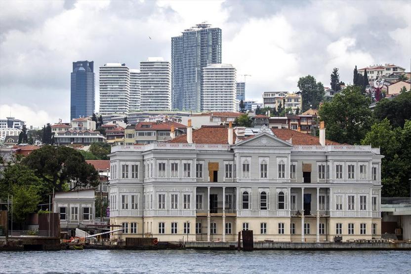 Boğazın incisi yalılar zamana direniyor