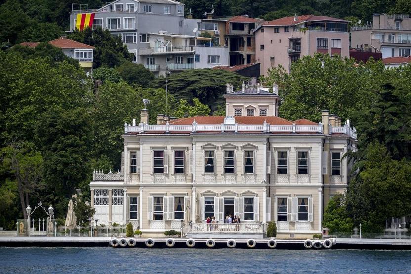 Boğazın incisi yalılar zamana direniyor