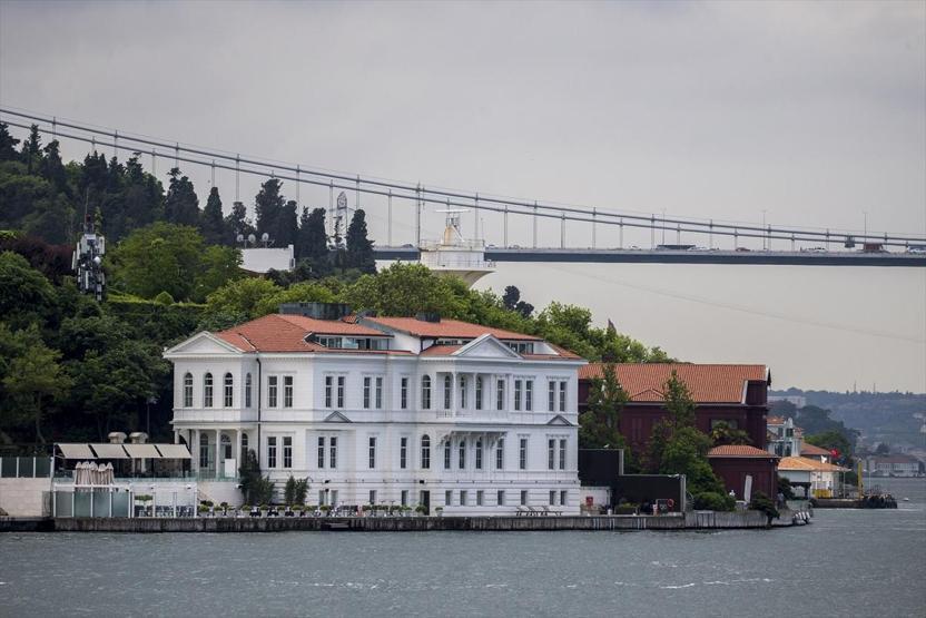 Boğazın incisi yalılar zamana direniyor