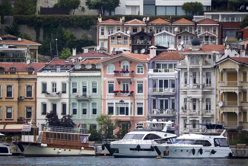 Boğazın incisi yalılar zamana direniyor