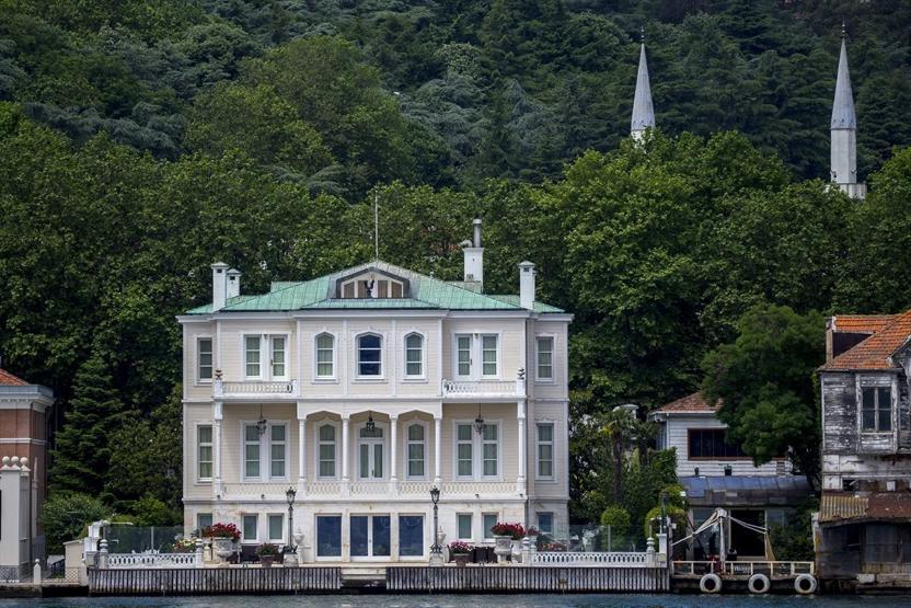Boğazın incisi yalılar zamana direniyor