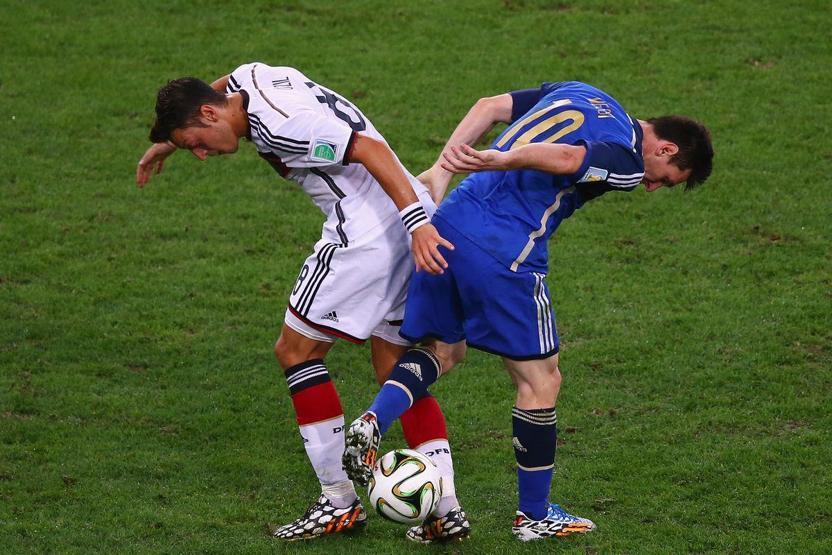 Mesut Özil, Ronaldoyu geçti, sırada Messi var