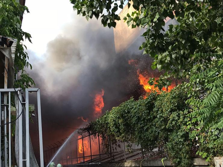 Son Dakika... İstanbulda iplik fabrikasında büyük yangın