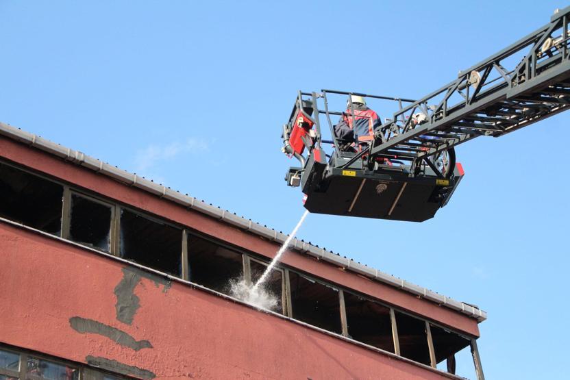 Son Dakika... İstanbulda iplik fabrikasında büyük yangın