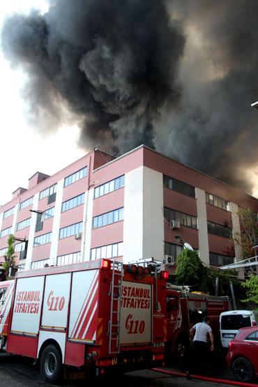 Son Dakika... İstanbulda iplik fabrikasında büyük yangın