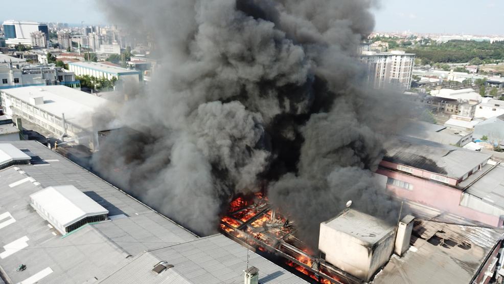 Son Dakika... İstanbulda iplik fabrikasında büyük yangın