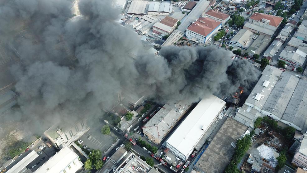 Son Dakika... İstanbulda iplik fabrikasında büyük yangın