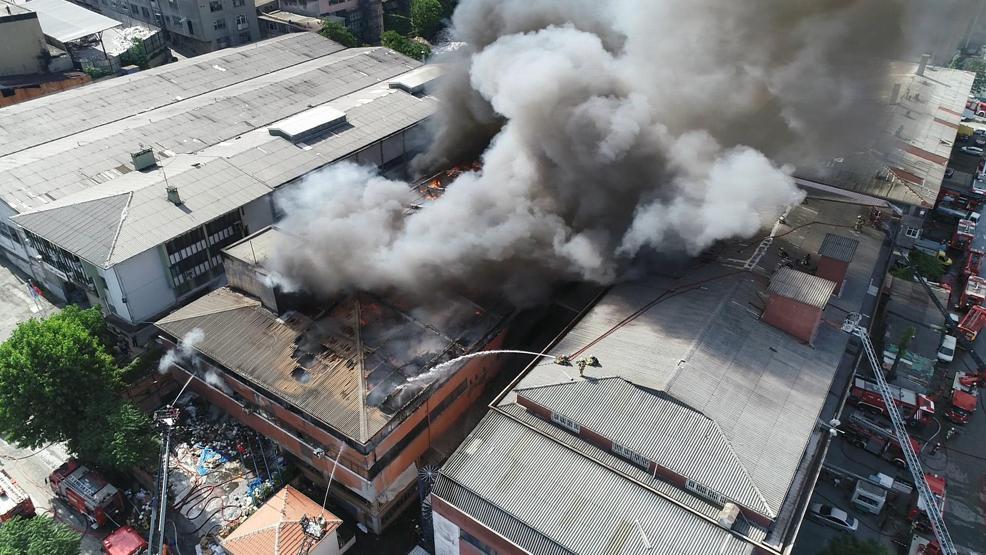 Son Dakika... İstanbulda iplik fabrikasında büyük yangın
