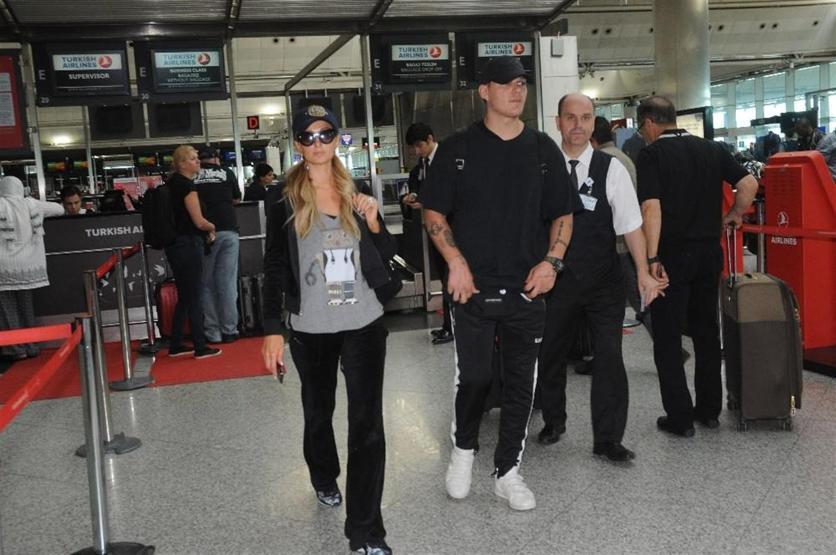 Paris Hilton, Türkiyeden ayrıldı: Bankonun önünde çöktü kaldı