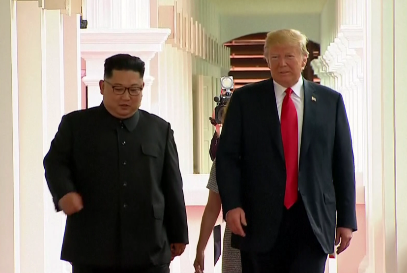 Singapurda tarihi zirve: Trump ve Kim Jong-un imzayı attı
