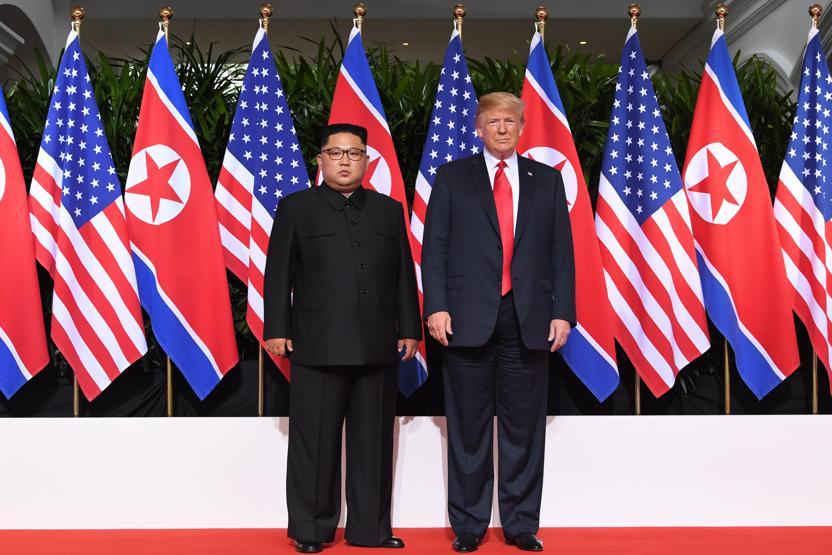 Singapurda tarihi zirve: Trump ve Kim Jong-un imzayı attı
