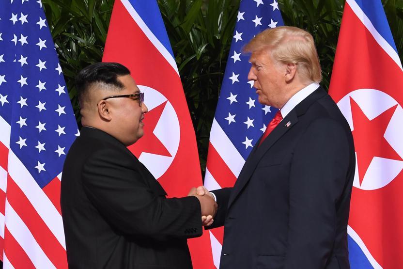 Singapurda tarihi zirve: Trump ve Kim Jong-un imzayı attı