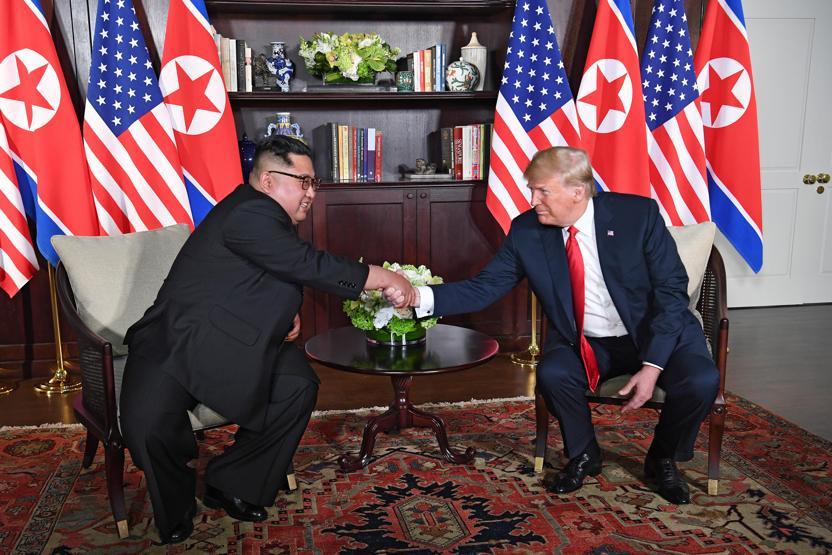 Singapurda tarihi zirve: Trump ve Kim Jong-un imzayı attı