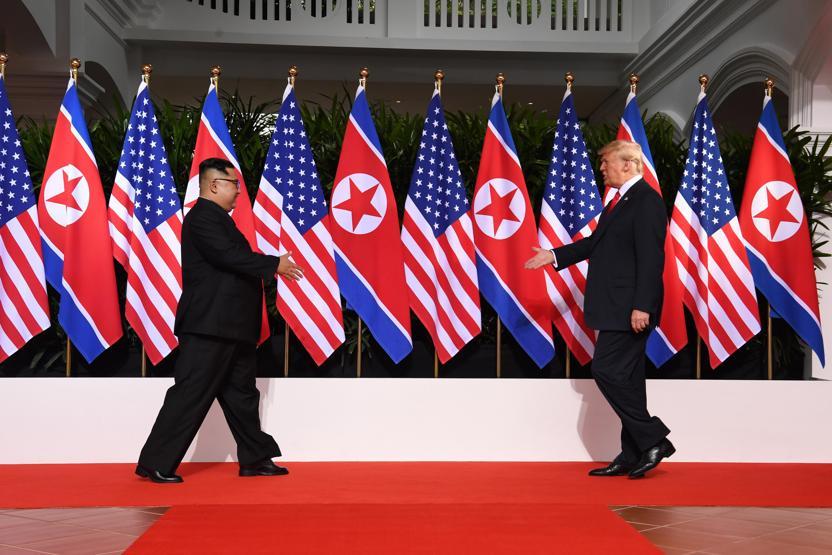 Singapurda tarihi zirve: Trump ve Kim Jong-un imzayı attı