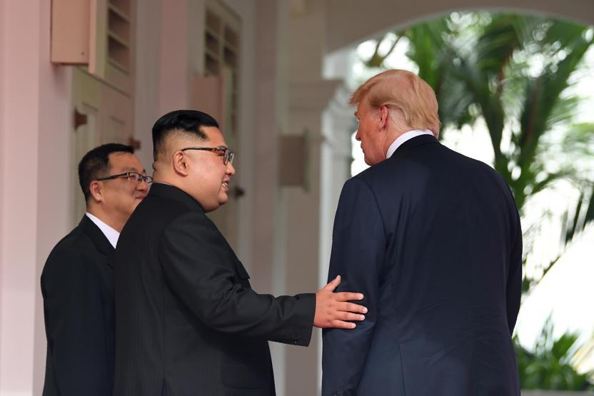 Singapurda tarihi zirve: Trump ve Kim Jong-un imzayı attı