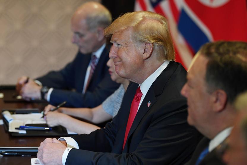 Singapurda tarihi zirve: Trump ve Kim Jong-un imzayı attı