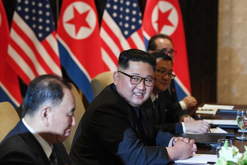 Singapurda tarihi zirve: Trump ve Kim Jong-un imzayı attı