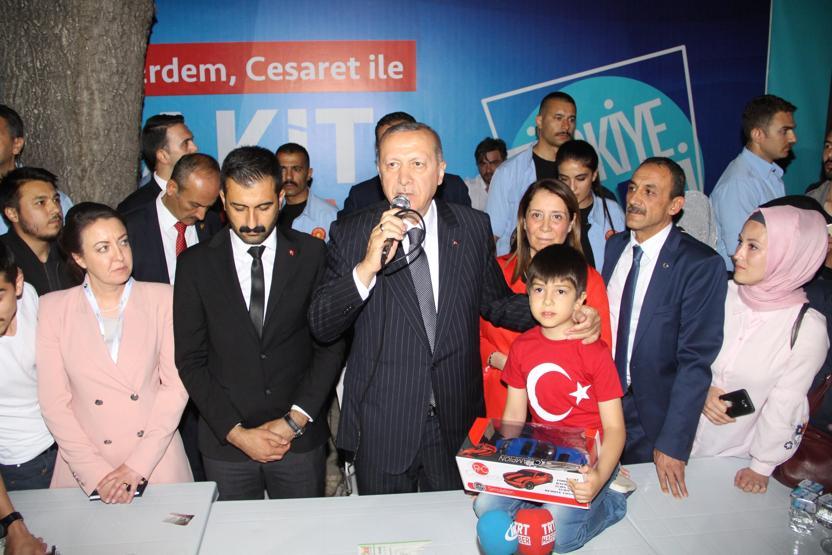 Cumhurbaşkanı Erdoğandan kıraathane ziyareti