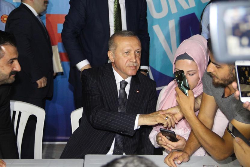 Cumhurbaşkanı Erdoğandan kıraathane ziyareti