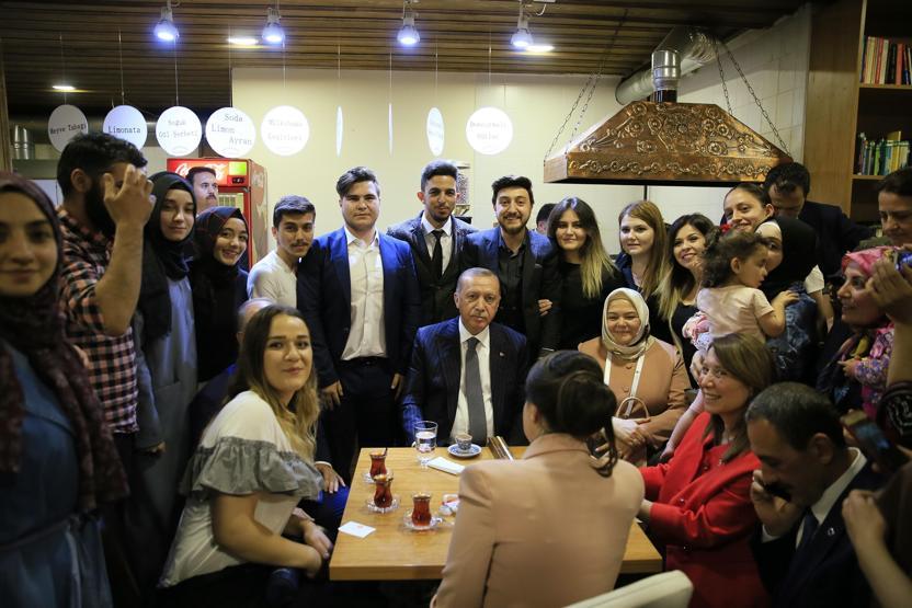 Cumhurbaşkanı Erdoğandan kıraathane ziyareti