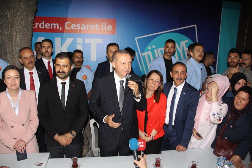 Cumhurbaşkanı Erdoğandan kıraathane ziyareti
