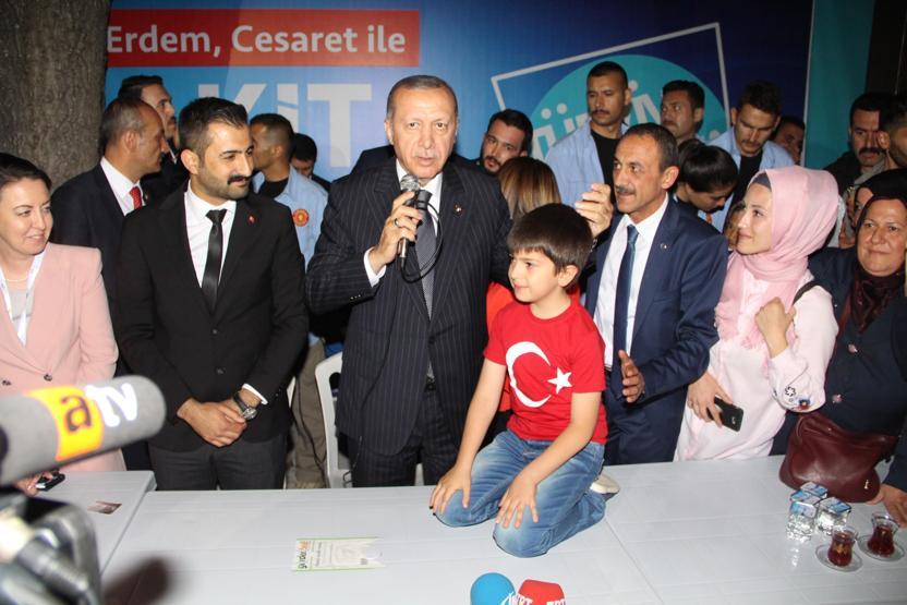 Cumhurbaşkanı Erdoğandan kıraathane ziyareti