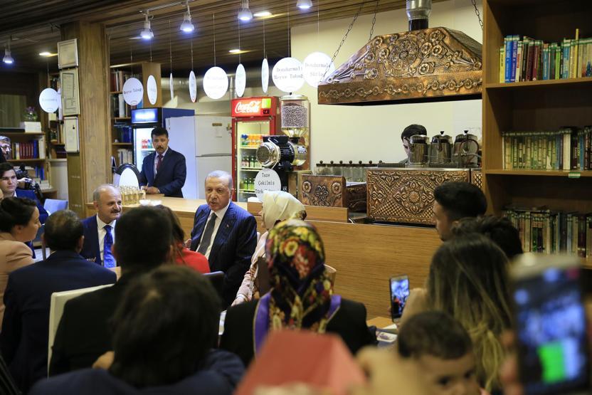Cumhurbaşkanı Erdoğandan kıraathane ziyareti