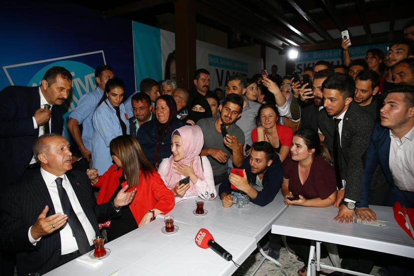 Cumhurbaşkanı Erdoğandan kıraathane ziyareti
