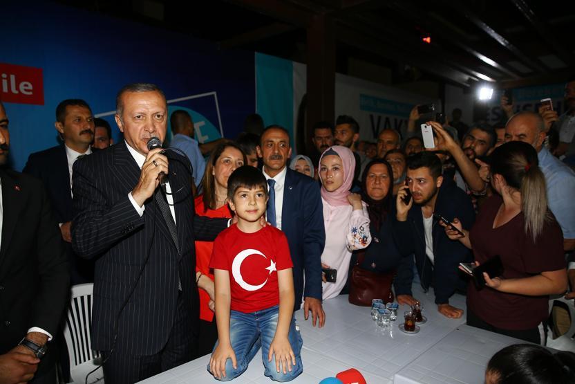 Cumhurbaşkanı Erdoğandan kıraathane ziyareti