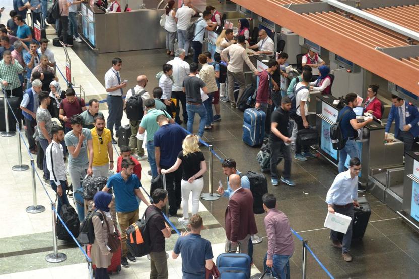 İstanbul boşalıyor: Sabiha Gökçende bayram yoğunluğu