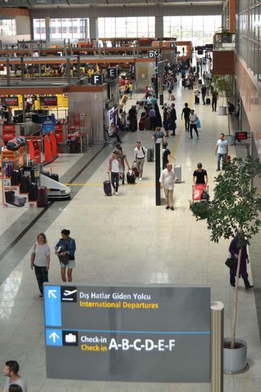 İstanbul boşalıyor: Sabiha Gökçende bayram yoğunluğu