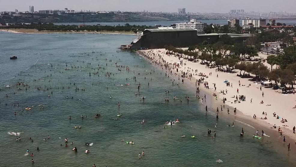 İstanbullular bayramda plajlara akın etti