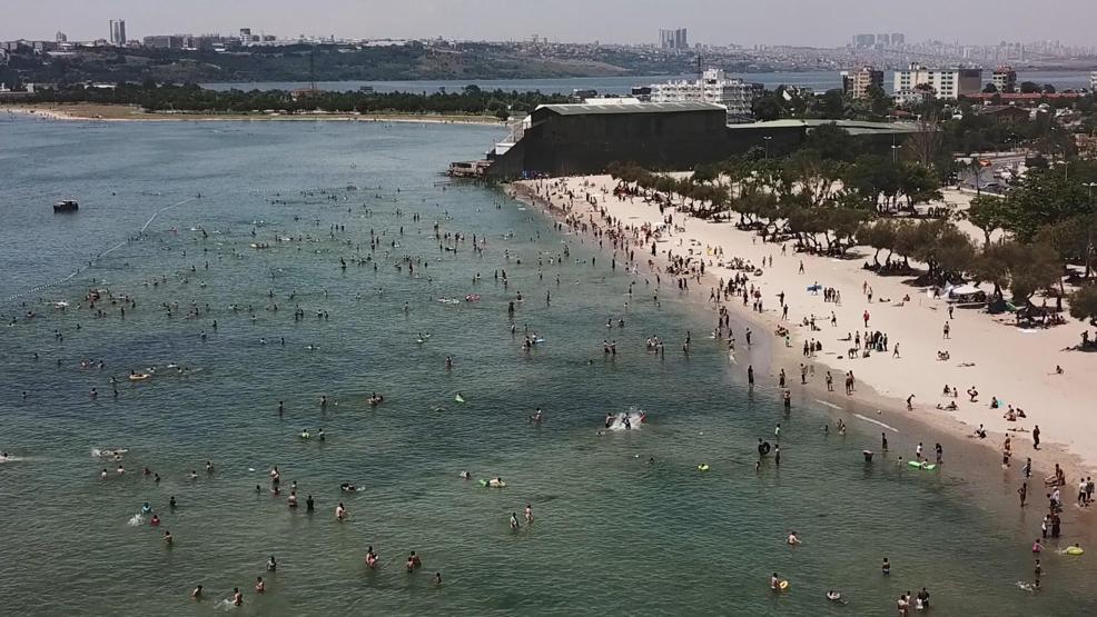 İstanbullular bayramda plajlara akın etti