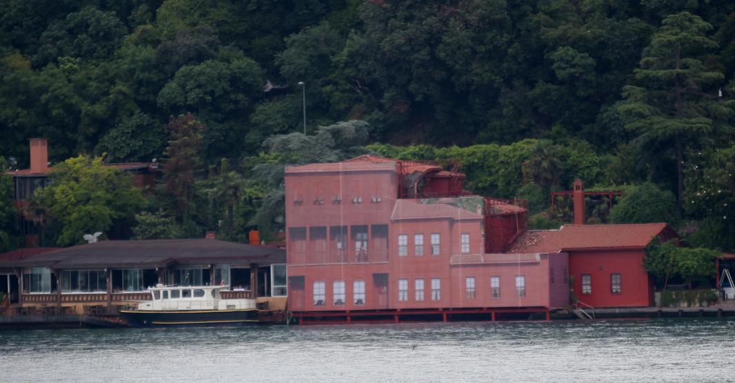 Geminin çarptığı yalıya fotoğraflı kamufulaj