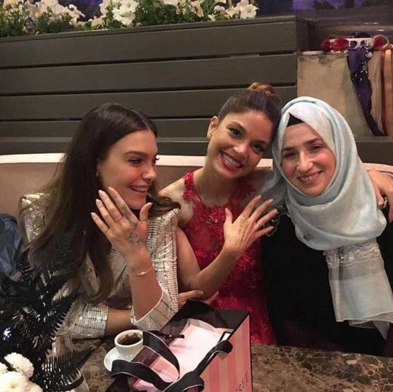 Hilal Özdemir ve Volkan Babacan’ın renkli kına gecesi