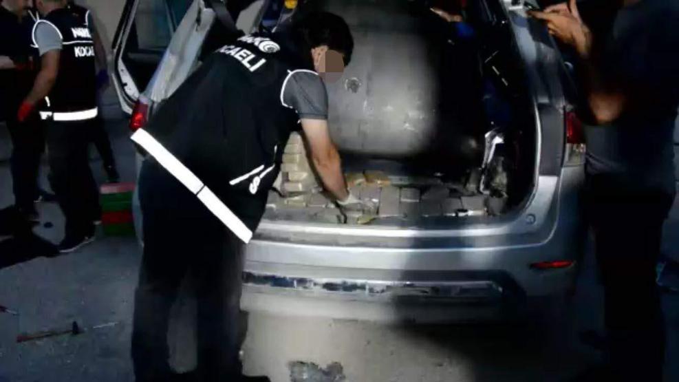Takibe alınan Irak plakalı cipten 85 kilo eroin çıktı
