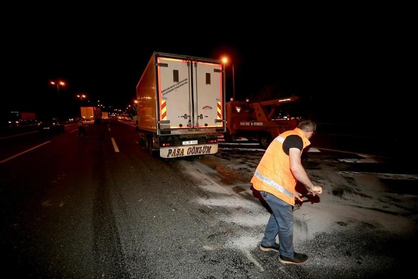 Önünde seyreden kamyona çarptı: 1 ağır yaralı