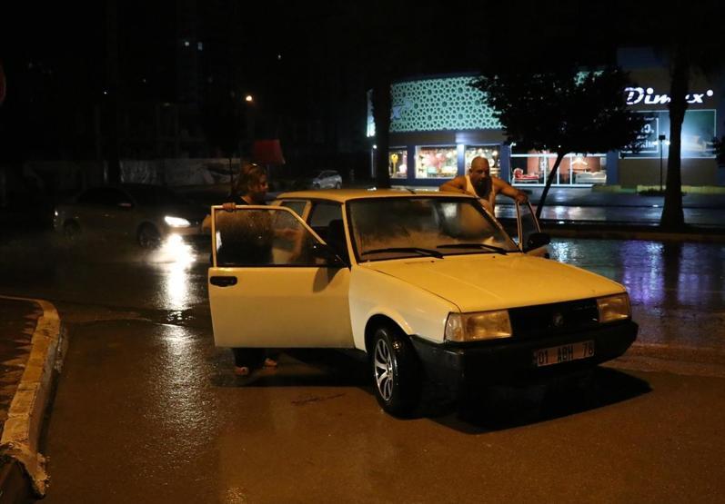 Sağanak Adanayı gece vurdu