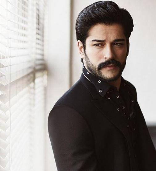 Karadağ Burak Özçivite çifte vatandaşlık teklif etti