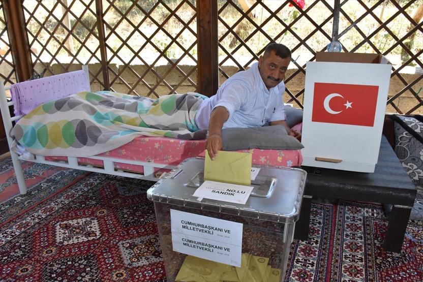 Seçimde engel tanımadılar