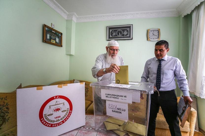 Seçimde engel tanımadılar