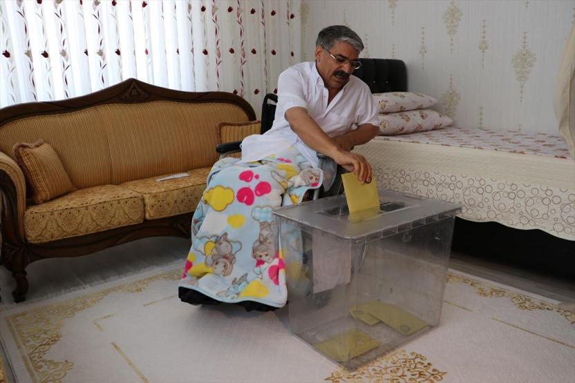 Seçimde engel tanımadılar