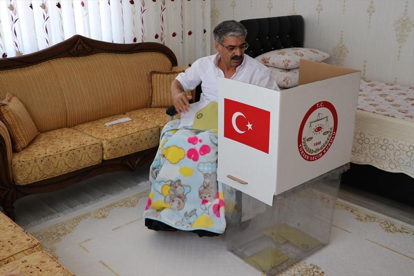 Seçimde engel tanımadılar