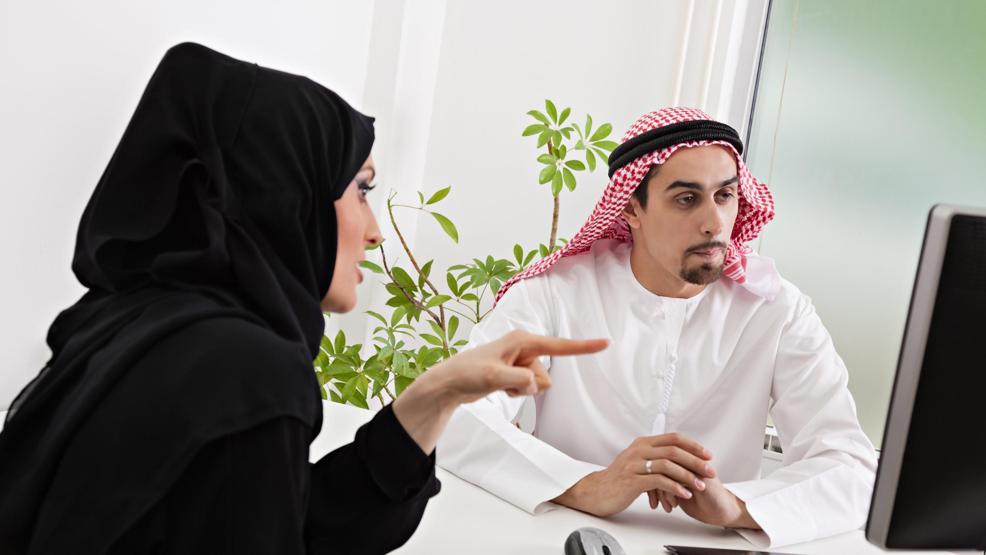 Araba kullanabiliyorlar ama ilginç yasaklar sürüyor