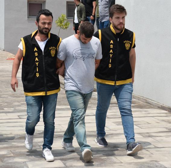 Polis yakalamak için kılıktan kılığa girdi