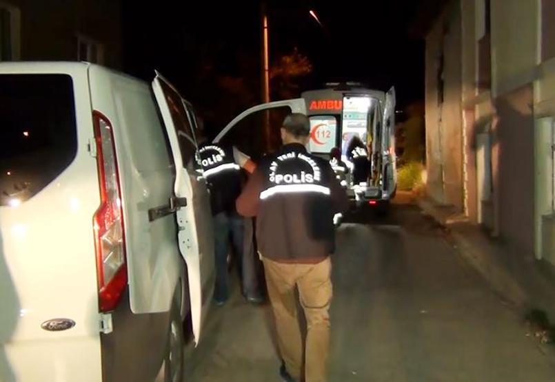 Eşini öldürüp komşusunu adliyeye kadar silahla kovaladı