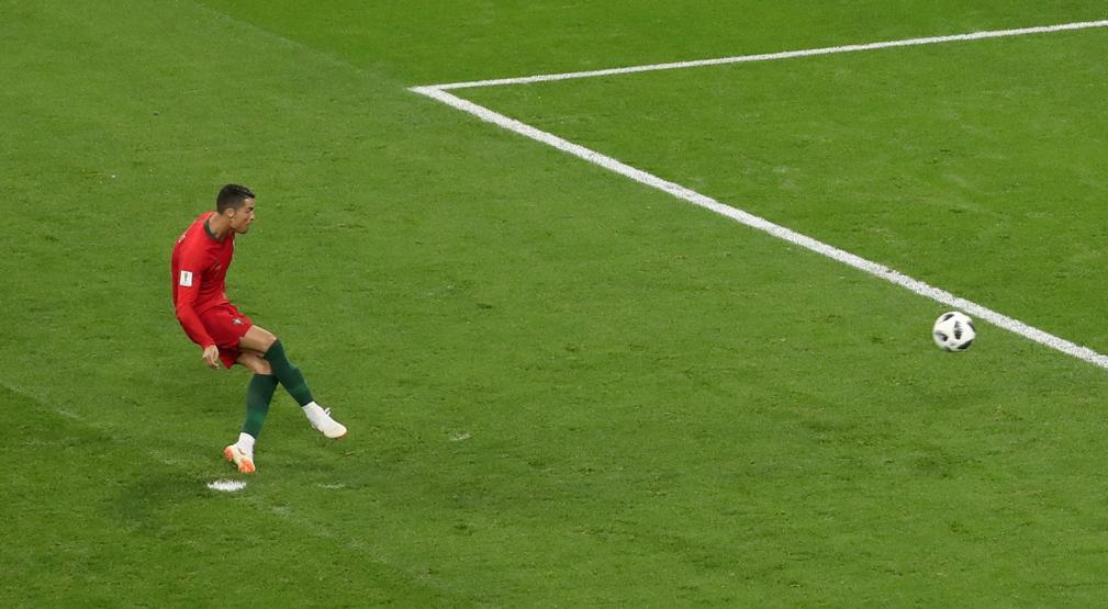 Ronaldonun penaltısını kurtaran İranlı kalecinin hayatı roman