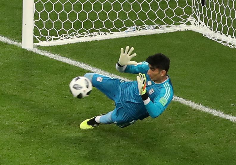Ronaldonun penaltısını kurtaran İranlı kalecinin hayatı roman
