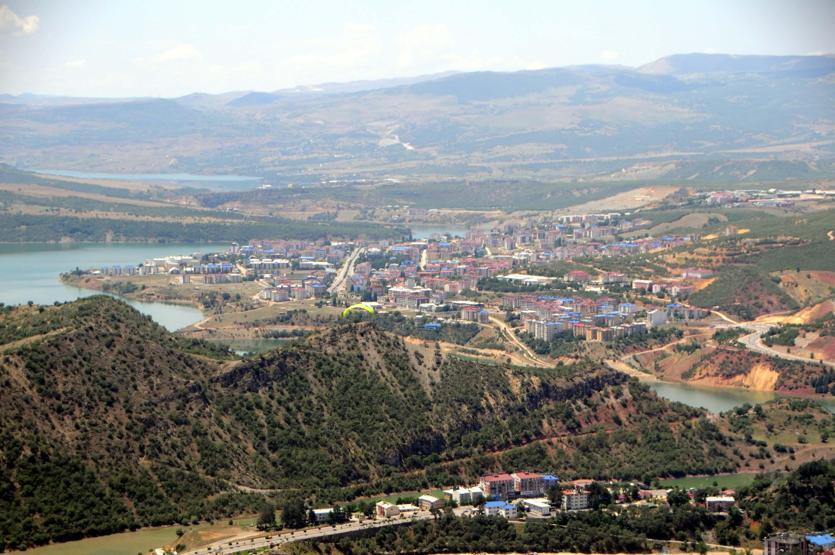 Tuncelide 500 metrelik uçurumda nefes kesen atlayış