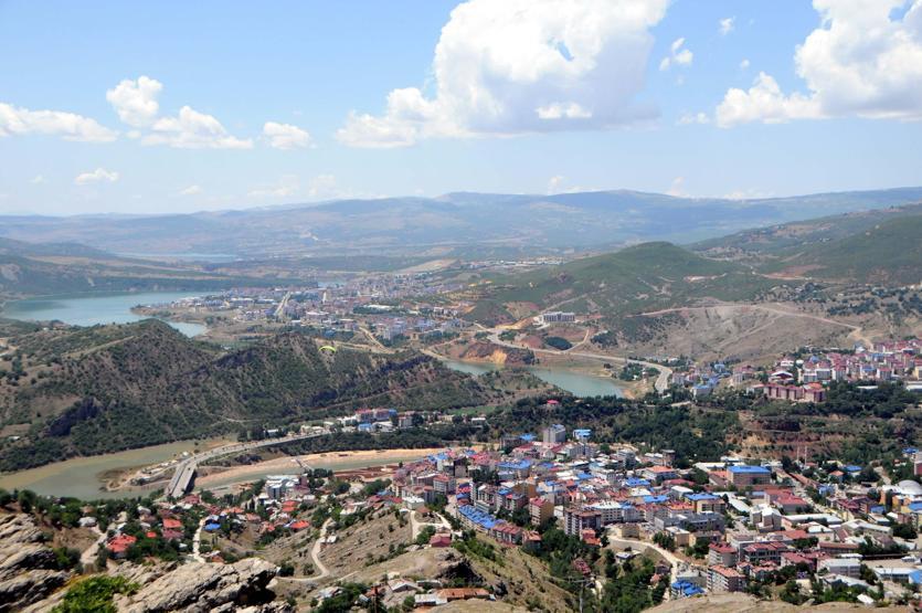 Tuncelide 500 metrelik uçurumda nefes kesen atlayış
